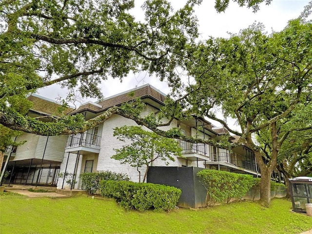 3300 Yorktown St Unit 17, Houston, TX 77056 - rear view of property with a balcony and a yard