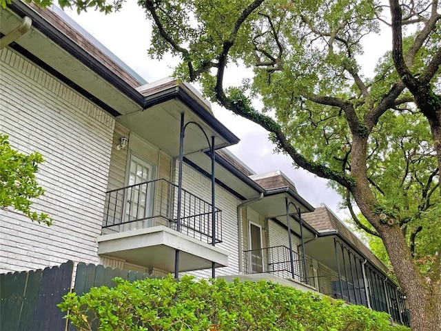 3300 Yorktown St Unit 17, Houston, TX 77056 - view of side of home with a balcony