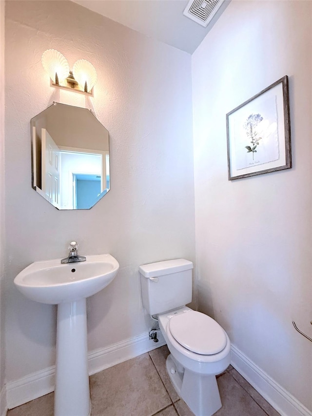 522 Chickory Field Ln, Pearland, TX 77584 - half bathroom with toilet, baseboards, and tile patterned floors