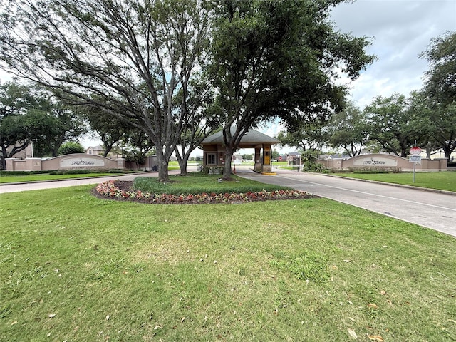 522 Chickory Field Ln, Pearland, TX 77584 - view of green lawn