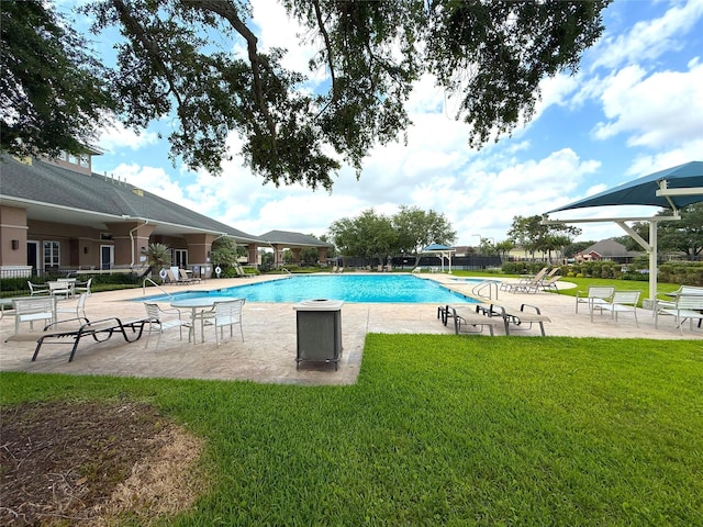 522 Chickory Field Ln, Pearland, TX 77584 - community pool with a patio area