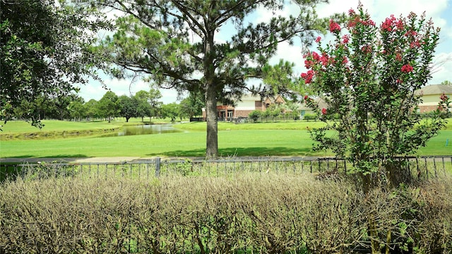 522 Chickory Field Ln, Pearland, TX 77584 - view of property's community featuring a water view, view of golf course, and a lawn