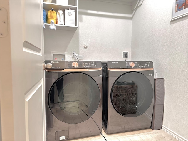 7419 Caprock Canyon Ln, Porter, TX 77365 - laundry room featuring washer and clothes dryer, baseboards, and a textured wall