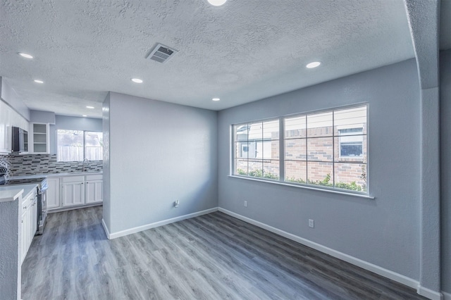 11919 Bald Mountain Cir, Houston, TX 77067 - kitchen with stainless steel appliances, plenty of natural light, light wood-style floors, white cabinets, and recessed lighting