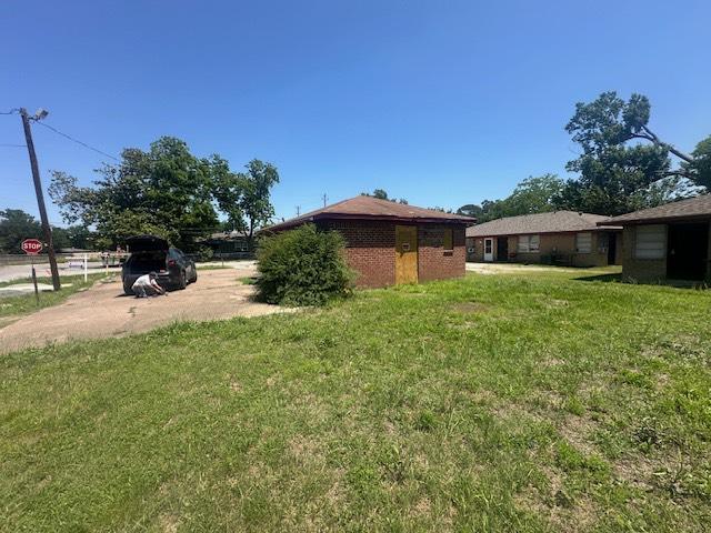 8008 De Priest St, Houston, TX 77088 - view of grassy yard