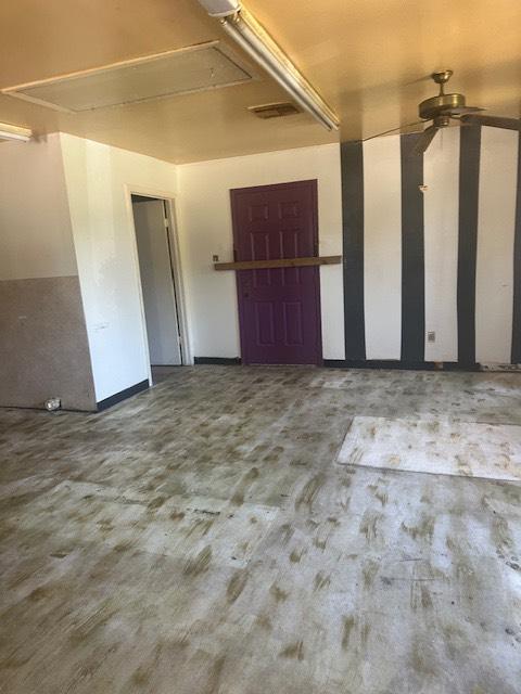 8008 De Priest St, Houston, TX 77088 - view of garage
