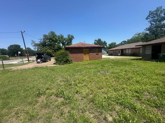 8008 De Priest St, Houston, TX 77088 - view of grassy yard