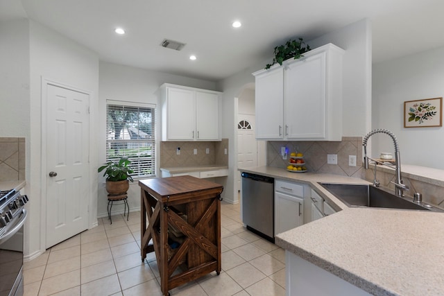 6103 Moran Crest Dr, Spring, TX 77388 - kitchen featuring a sink, stainless steel appliances, backsplash, recessed lighting, and white cabinetry