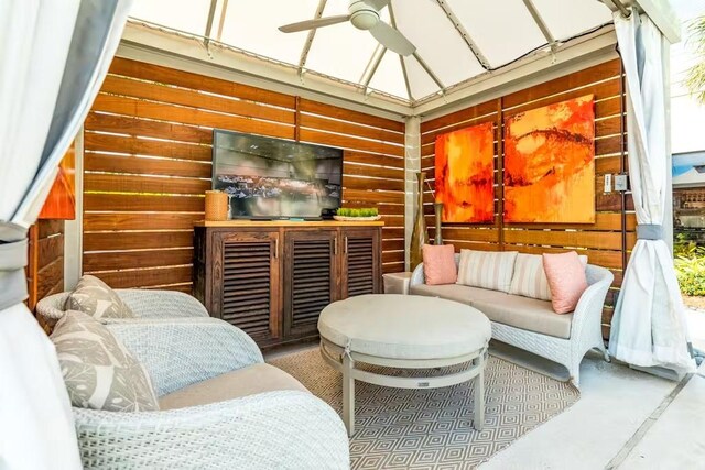 5220 Seawall Blvd Unit 1035, Galveston, TX 77551 - view of sunroom / solarium