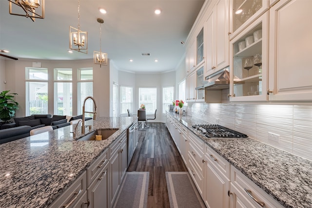 4423 Sterling Heights Ln, Sugar Land, TX 77479 - kitchen featuring a sink, stainless steel appliances, a chandelier, dark wood-style floors, and open floor plan