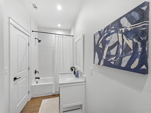 1025 Sunset Cir W, Crystal Beach, TX 77650 - bathroom with wood finished floors, vanity, shower / bath combination with curtain, and recessed lighting