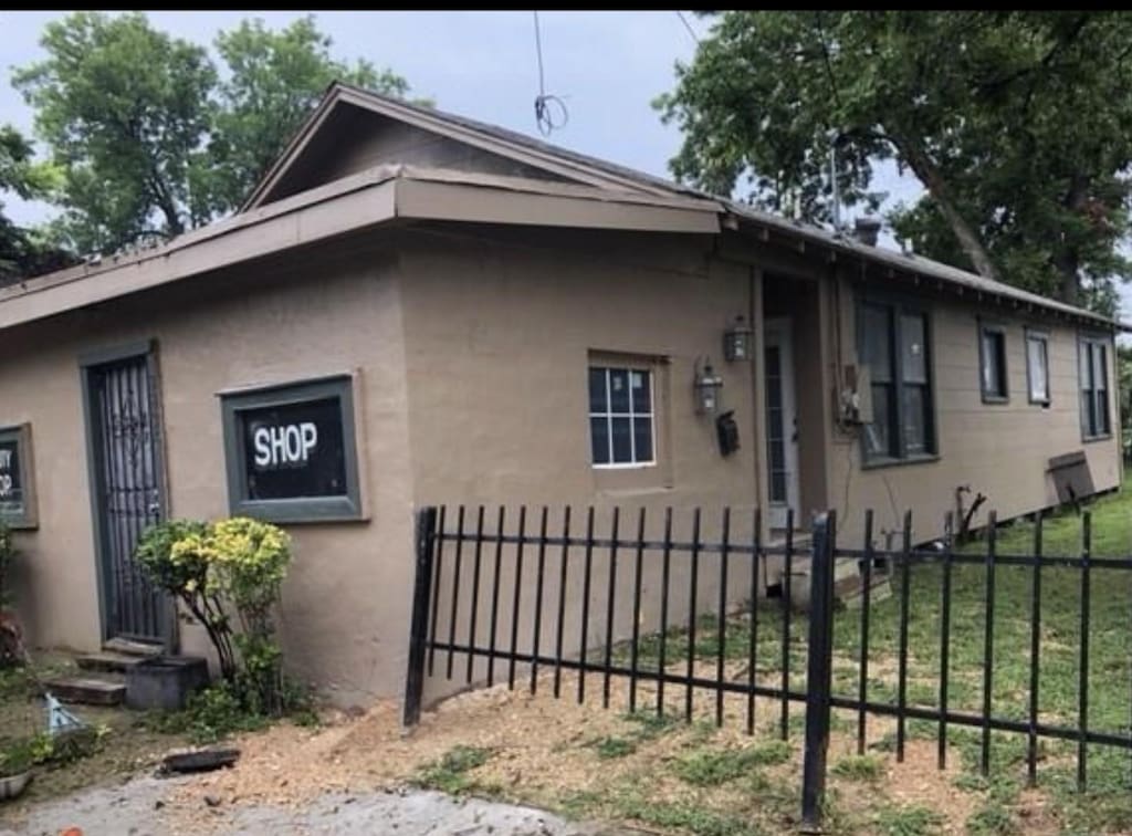 2826 Drew St, Houston, TX 77004 - view of side of home with stucco siding