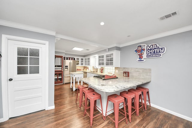 25203 Lakeview Rd, Katy, TX 77494 - kitchen with stainless steel appliances, ornamental molding, a sink, a peninsula, and dark wood-style floors