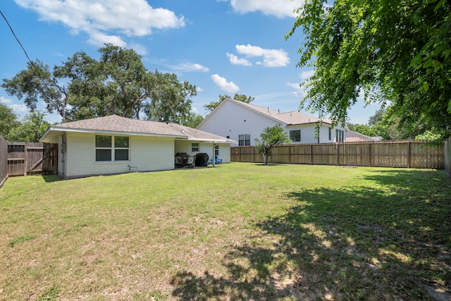 2107 Hewitt Dr, Houston, TX 77018 - view of yard
