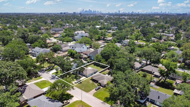 2107 Hewitt Dr, Houston, TX 77018 - view of property location featuring property parcel outlined and skyline