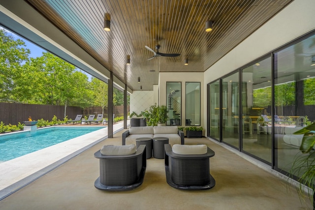 11736 Canyon Ct, Conroe, TX 77385 - fenced backyard featuring a patio area, outdoor lounge area, and ceiling fan