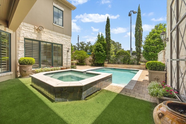 3019 Sunset Blvd, Houston, TX 77005 - view of swimming pool with an in-ground hot tub
