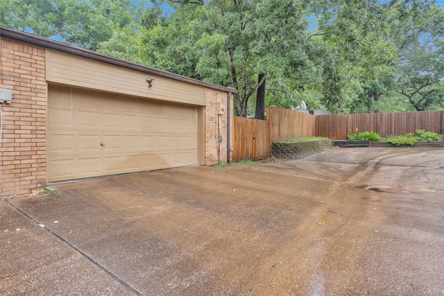 4220 Kenbrook Dr, Nacogdoches, TX 75965 - garage featuring driveway