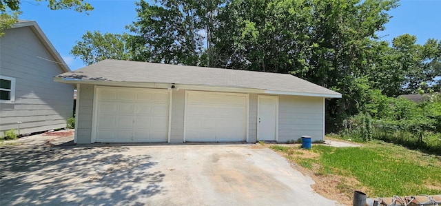 215 San Jacinto St, Highlands, TX 77562 - view of detached garage