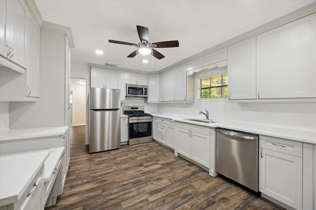 1309 Centennial Dr, Houston, TX 77055 - kitchen with stainless steel appliances, a sink, tasteful backsplash, ceiling fan, and dark wood-style floors