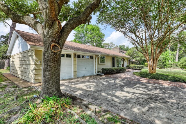 10134 Brinwood Dr, Houston, TX 77043 - single story home featuring a garage, a chimney, and driveway