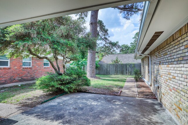 10134 Brinwood Dr, Houston, TX 77043 - view of patio