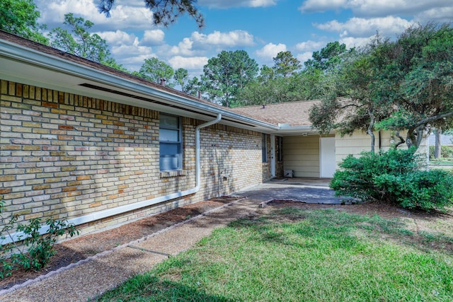 10134 Brinwood Dr, Houston, TX 77043 - entrance to property featuring brick siding, a patio, and a yard