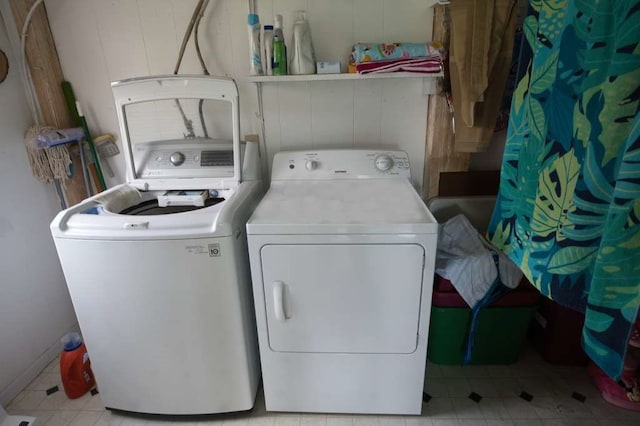 5216 County Road 469 Unit 10, Brazoria, TX 77422 - washroom featuring separate washer and dryer