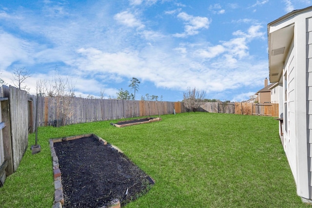 6723 Stableton Ln, Houston, TX 77049 - view of yard featuring a vegetable garden