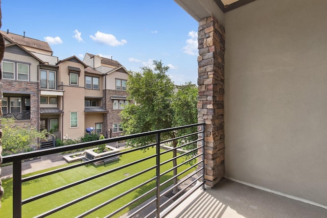 2653 Fountain Key Blvd, Houston, TX 77008 - balcony featuring a residential view