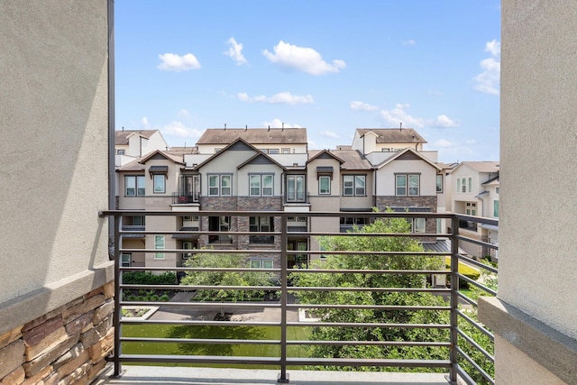 2653 Fountain Key Blvd, Houston, TX 77008 - balcony featuring a residential view