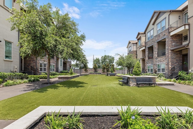 2653 Fountain Key Blvd, Houston, TX 77008 - view of home's community with a residential view and a lawn