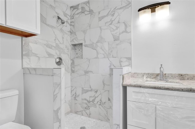 189 W Lakeview Wood, Onalaska, TX 77360 - bathroom with a marble finish shower, vanity, and toilet