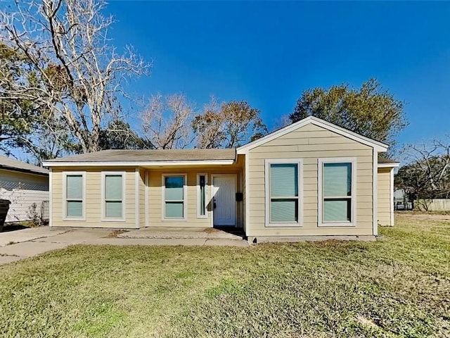 5939 Belcrest St, Houston, TX 77033 - view of front of house with a front yard and a patio