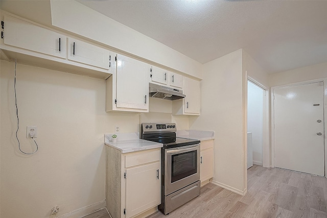 3968 Belle Park Dr, Houston, TX 77072 - kitchen featuring electric stove, under cabinet range hood, light wood-type flooring, light countertops, and baseboards