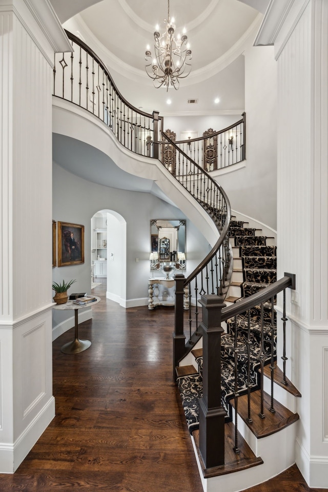 5659 Willers Way, Houston, TX 77056 - foyer with arched walkways, wood finished floors, a chandelier, stairway, and baseboards