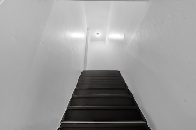 1909 Brun St Unit 17, Houston, TX 77019 - view of staircase