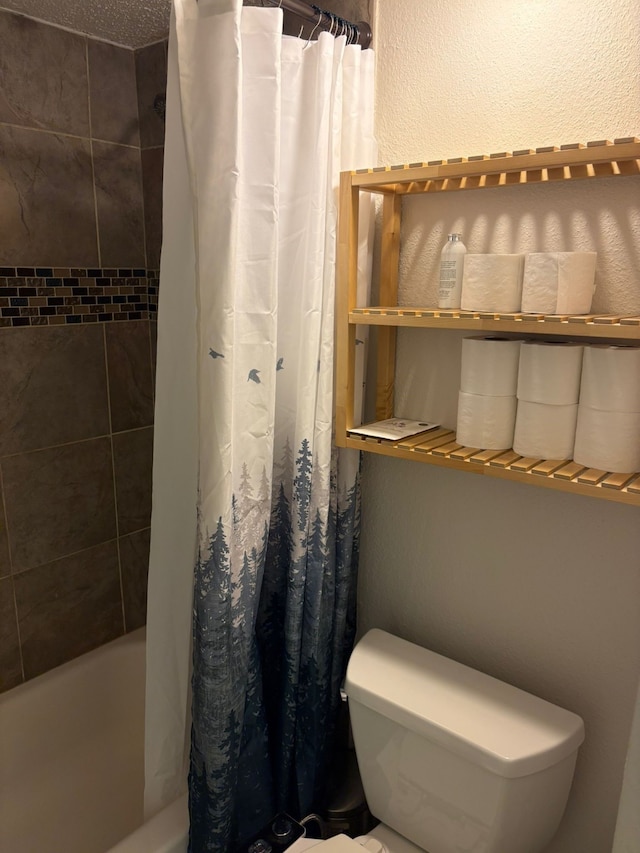 7950 N Stadium Dr Unit 132, Houston, TX 77030 - full bath with shower / tub combo, toilet, and a textured wall