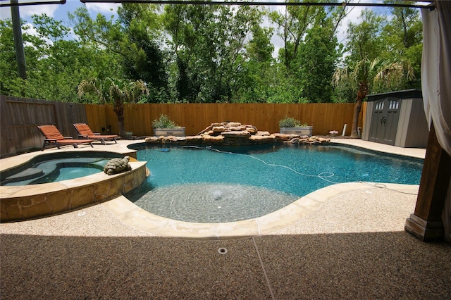8611 Riverbend Canyon Ln, Houston, TX 77089 - view of pool featuring a fenced backyard, a pool with connected hot tub, and a patio area