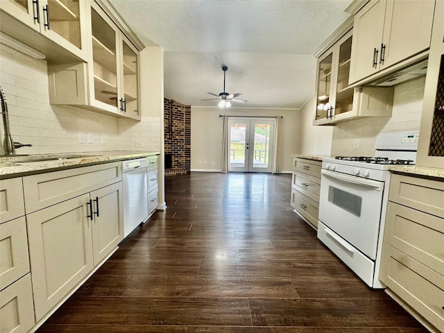 3611 Acorn Way Ln, Spring, TX 77389 - kitchen featuring white appliances, a sink, backsplash, ceiling fan, and dark wood-style flooring