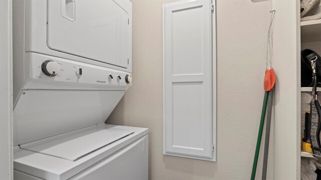 14777 Wunderlich Dr Unit 2013, Houston, TX 77069 - washroom with stacked washer and clothes dryer