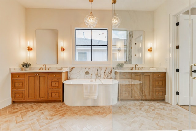 1810 Woodcrest Dr, Houston, TX 77018 - full bath featuring two vanities and a freestanding bath