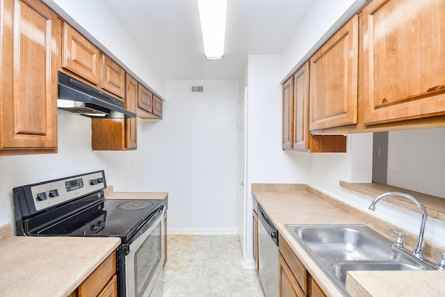 10100 S Gessner Rd Unit 308, Houston, TX 77071 - kitchen featuring stainless steel appliances, a sink, under cabinet range hood, light countertops, and baseboards