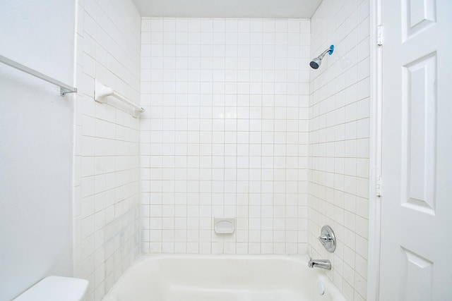 10100 S Gessner Rd Unit 308, Houston, TX 77071 - full bathroom with washtub / shower combination and toilet