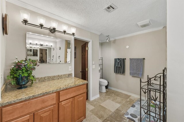 103 Whippoorwill Dr, Livingston, TX 77351 - full bathroom with vanity, toilet, baseboards, crown molding, and a textured ceiling
