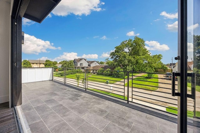 3379 Tampa St, Houston, TX 77021 - view of patio featuring a balcony and a residential view