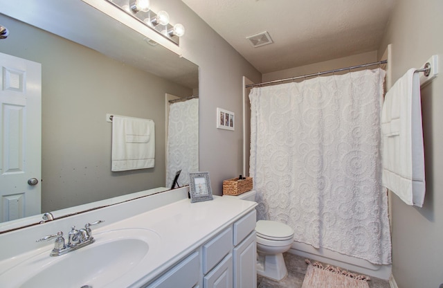 1918 Hollow Mist Ln, Pearland, TX 77581 - full bathroom featuring vanity, toilet, and curtained shower