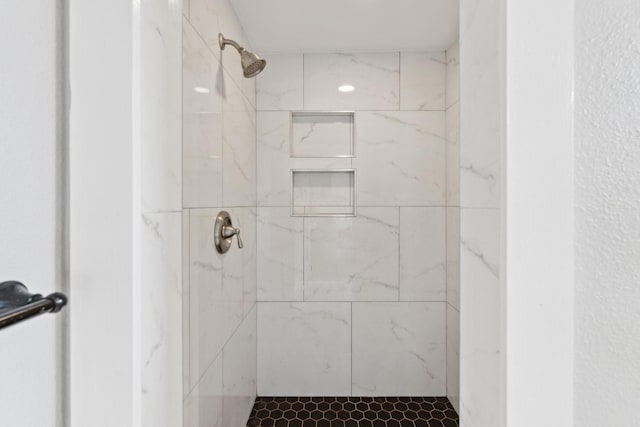 2604 Cochran St, Houston, TX 77009 - full bath with tiled shower