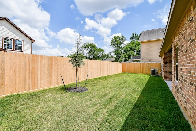 6718 Utah St, Houston, TX 77091 - view of yard featuring central AC unit
