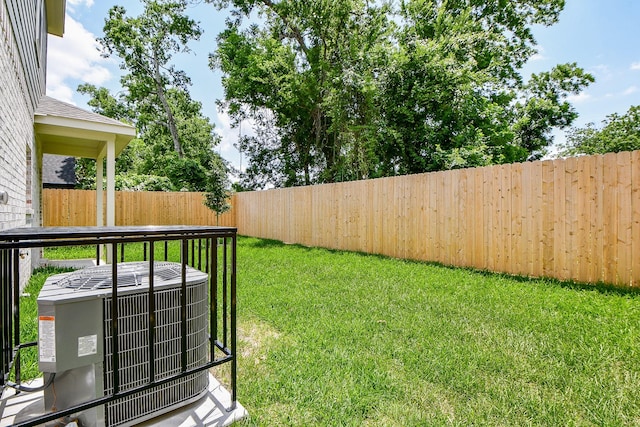 6727 Utah St, Houston, TX 77091 - view of yard featuring cooling unit